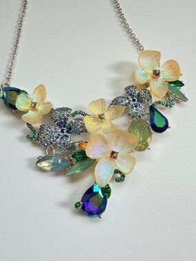 Stunning designer style swarovski crystal flower green blue white necklace.